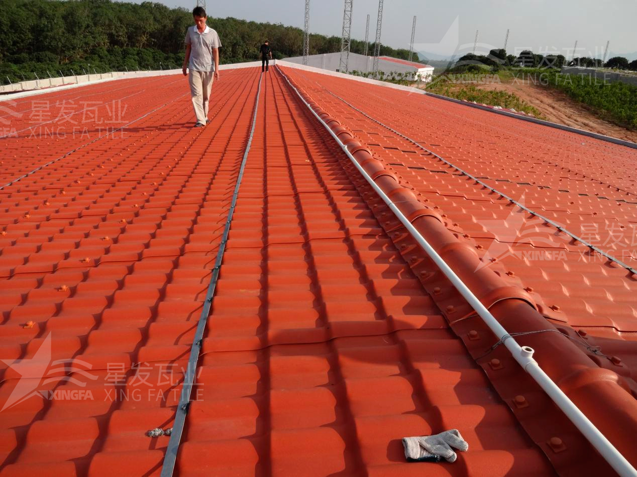 老舊房屋改造，準(zhǔn)備安裝樹(shù)脂瓦時(shí)，發(fā)現(xiàn)漏水，到底怎么解決呢？