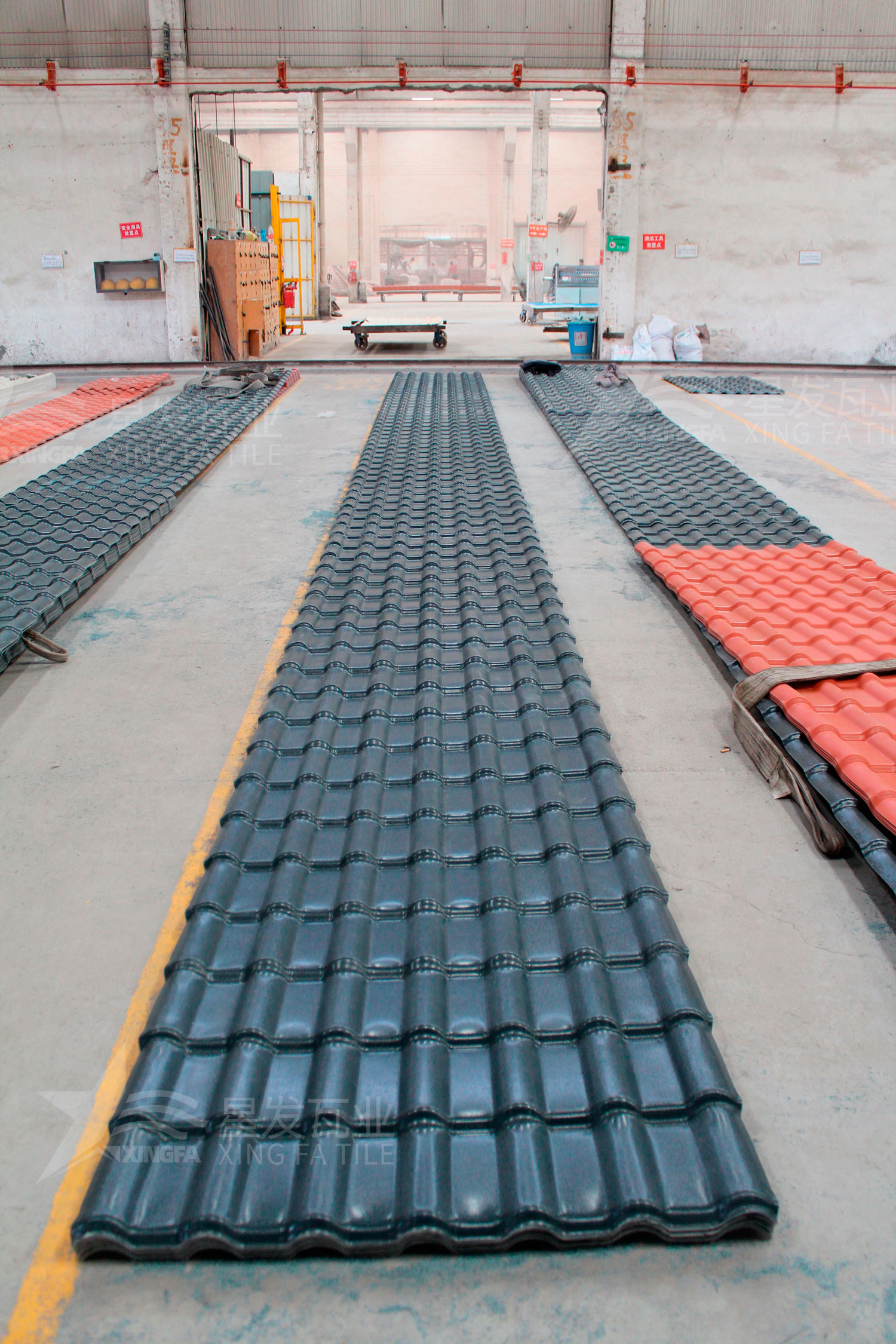 樹脂瓦白底和灰底哪個(gè)好？白底和灰底在質(zhì)量、價(jià)格上有啥區(qū)別？