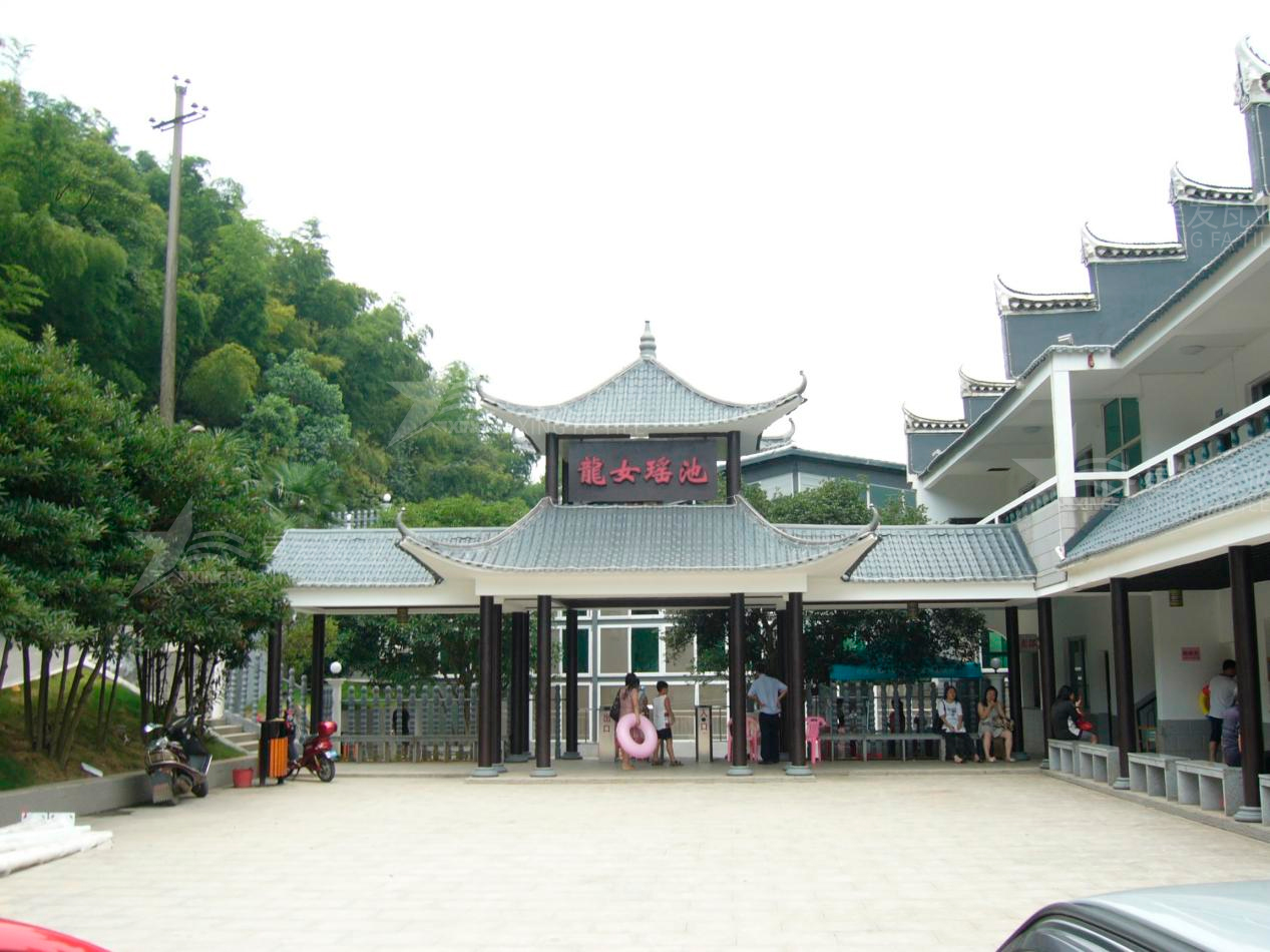 屋頂材料合成樹(shù)脂瓦和不銹鋼瓦哪個(gè)好？選擇很重要！