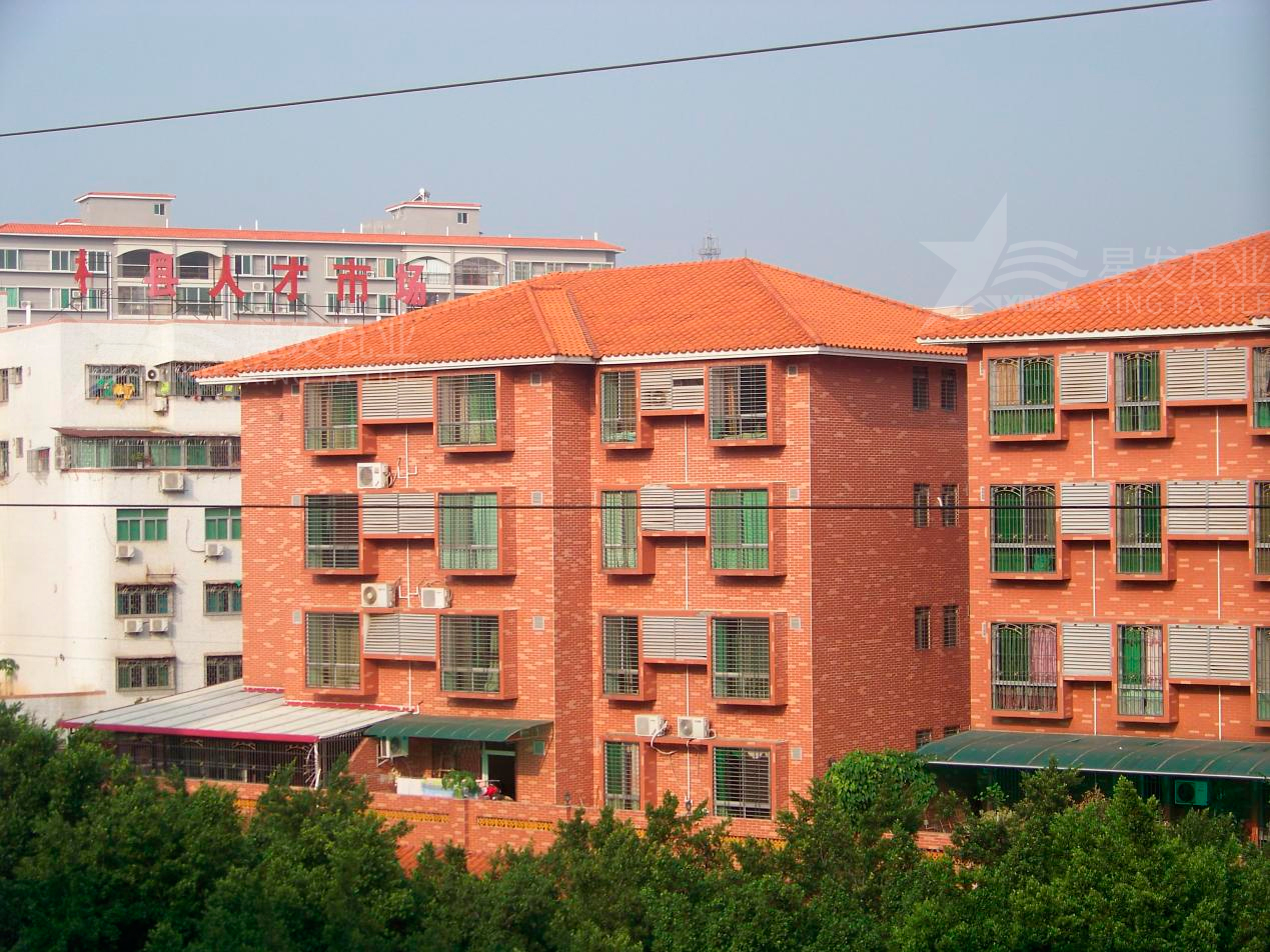 合成樹脂瓦要定期翻新維護(hù)嗎？逐漸取代彩鋼瓦，應(yīng)用越來越廣泛！