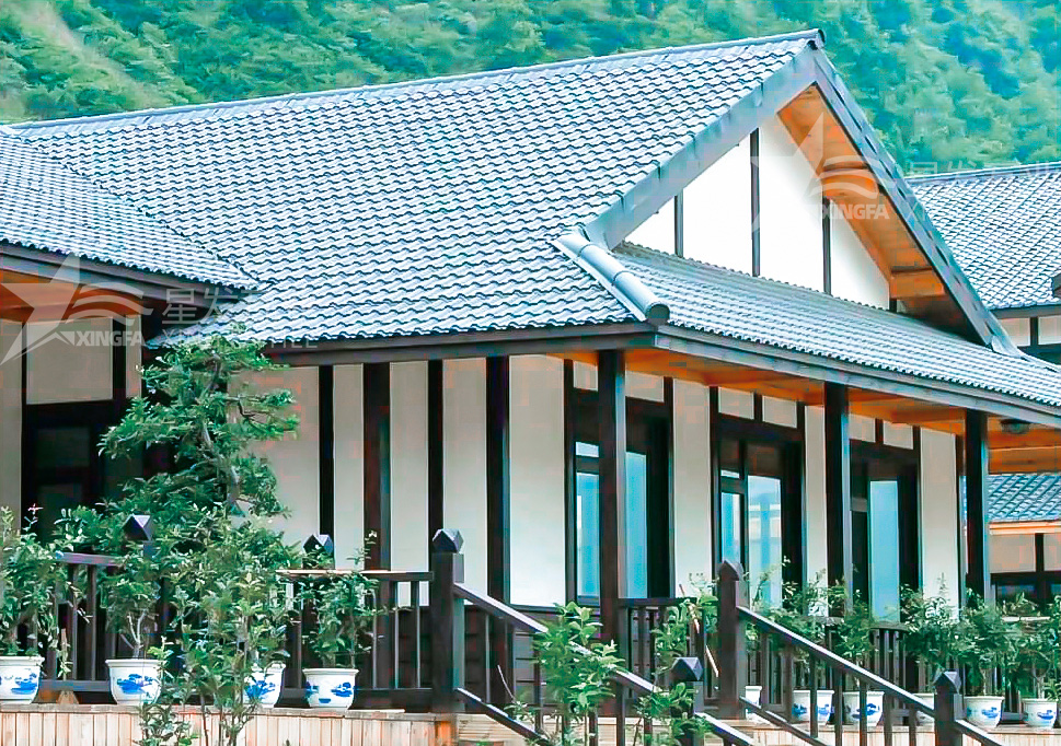 抵御炎炎夏日，用合成樹(shù)脂瓦為涼亭加裝“遮陽(yáng)傘”